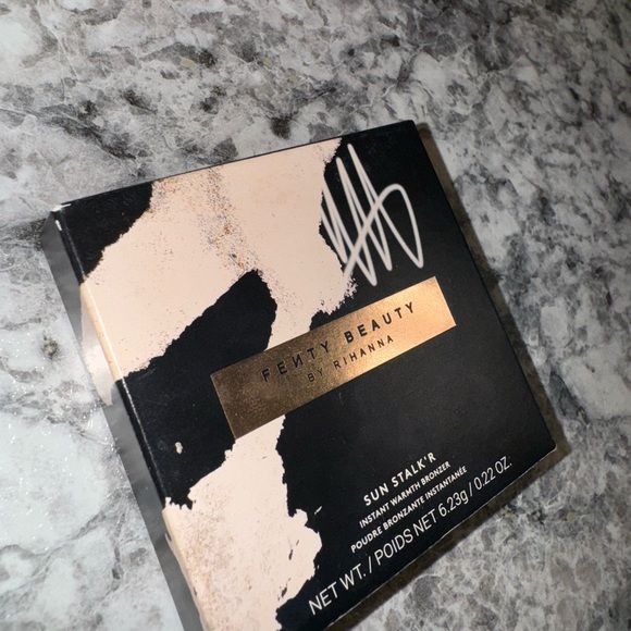 Fenty Beauty Gold Sun Stalk’e Instant Warmth Bronzer - Picture 5 of 8